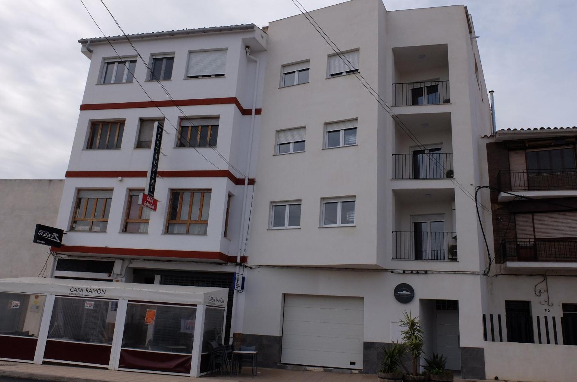 Gegant De Pedra Apartaments Adzaneta Exterior photo